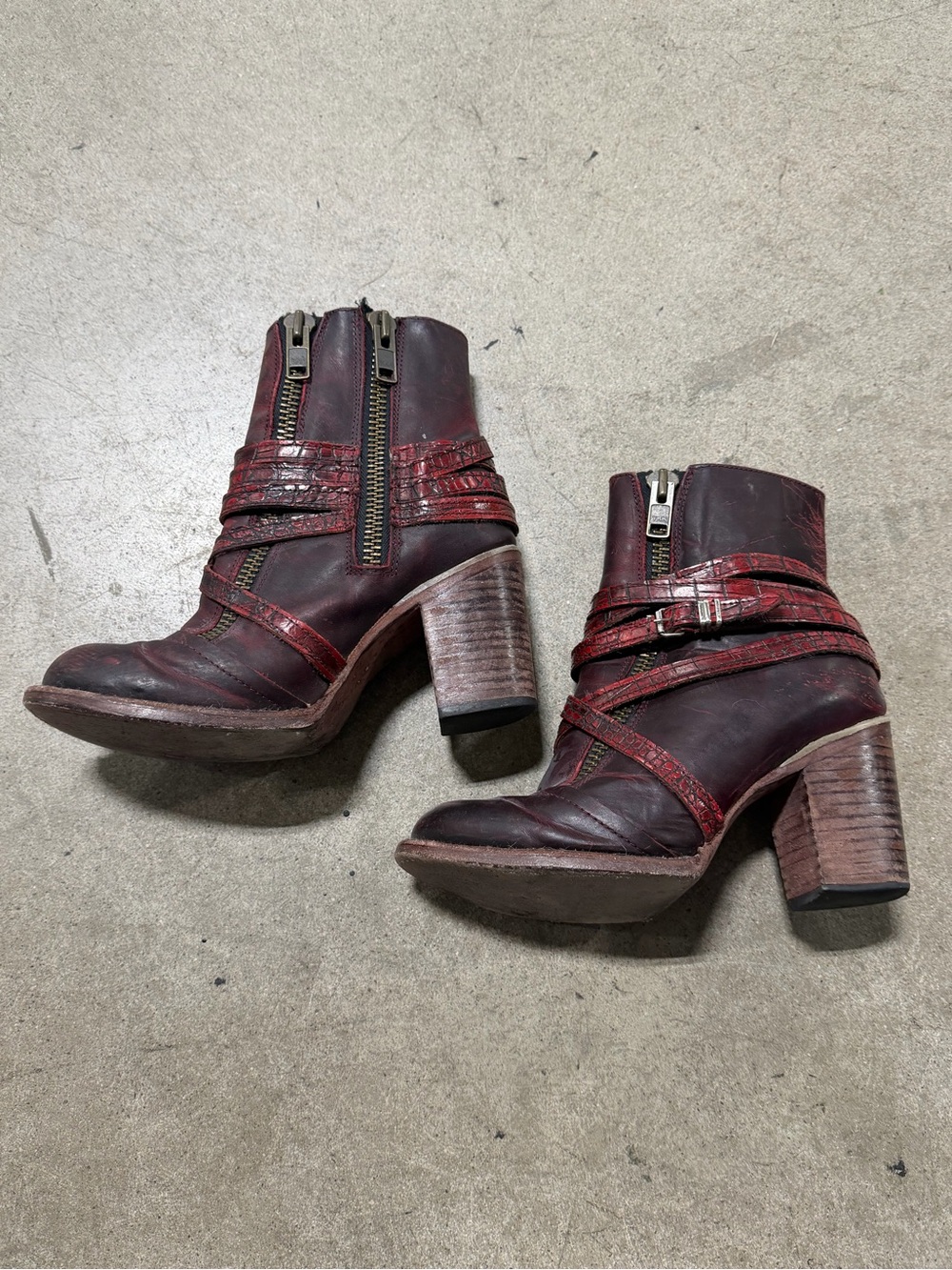Freebird by Steven Crue ankle boots in wine multi red color sz 8 western ladies